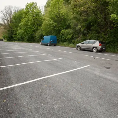 Vue du parking de l'ancienne voie du POC