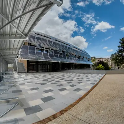 Vue de l'entrée du Pôle Universitaire