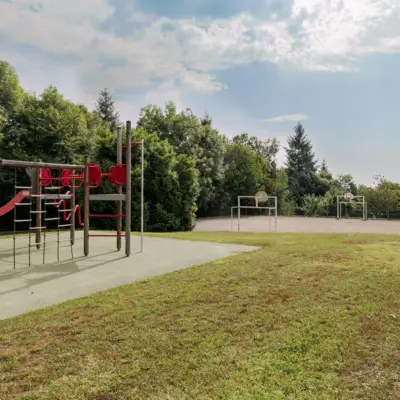 Terrain multisports situé à l'école de la Croix de Bar 