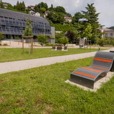 Espace vert et détente dans le Campus Universitaire